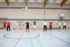 Individuelles Krafttraining (mit dem Terraband)  kann auch weggelassen werden, wenn`s nicht passt.